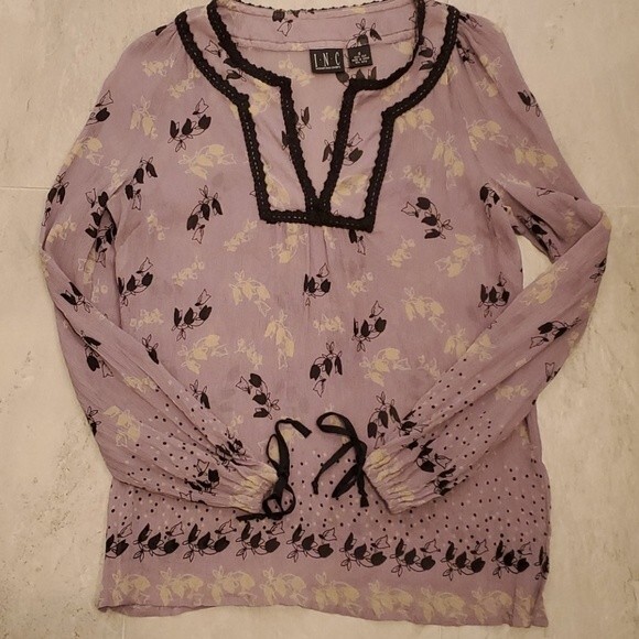 INC 100% SILK LAVENDAR PURPLE PEASANT TOP CONTRAST BLACK TRIM FLORAL SIZE 6 BOHO - Picture 1 of 9
